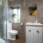Clare's Near Cartmel - Dog Friendly, Homely, Aga, Log Burners, & Netflix Holiday home *
