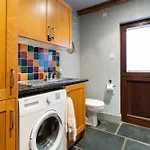 Clare's Near Cartmel - Dog Friendly, Homely, Aga, Log Burners, & Netflix *