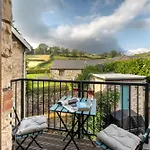Holiday home Clare's Near Cartmel - Dog Friendly, Homely, Aga, Log Burners, & Netflix Holker