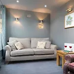 Clare's Near Cartmel - Dog Friendly, Homely, Aga, Log Burners, & Netflix Holiday home