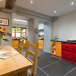 Clare's Near Cartmel - Dog Friendly, Homely, Aga, Log Burners, & Netflix Holiday home