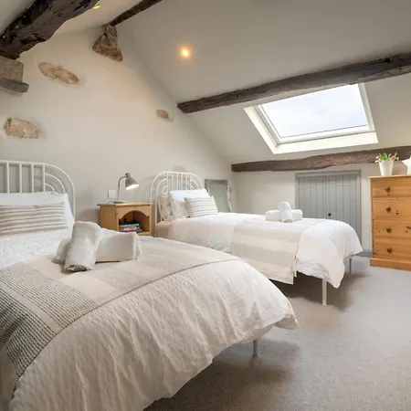 בית נופש Clare's Near Cartmel - Dog Friendly, Homely, Aga, Log Burners, & Netflix *