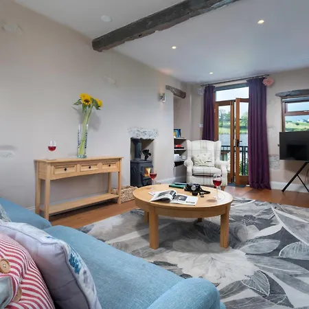 Clare's Near Cartmel - Dog Friendly, Homely, Aga, Log Burners, & Netflix בית נופש Holker