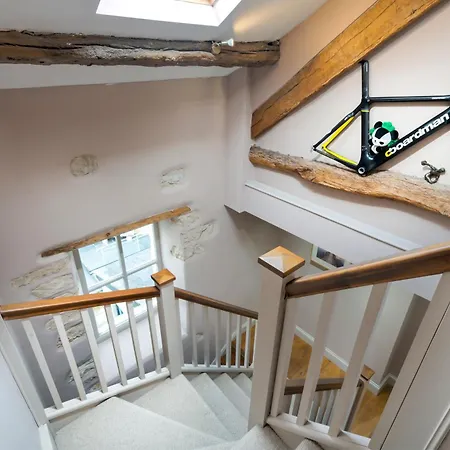Clare's Near Cartmel - Dog Friendly, Homely, Aga, Log Burners, & Netflix בית נופש *