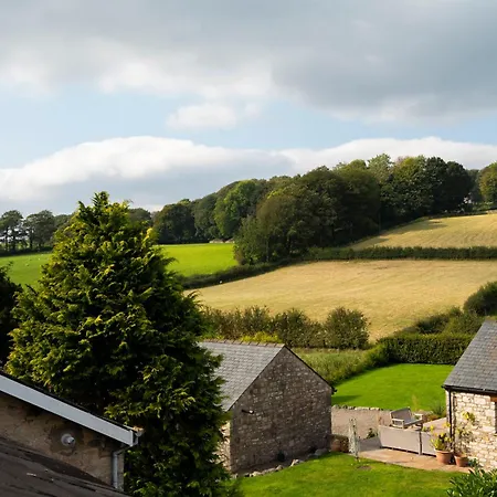 Clare's Near Cartmel - Dog Friendly, Homely, Aga, Log Burners, & Netflix בית נופש