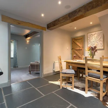 Clare's Near Cartmel - Dog Friendly, Homely, Aga, Log Burners, & Netflix * Holker