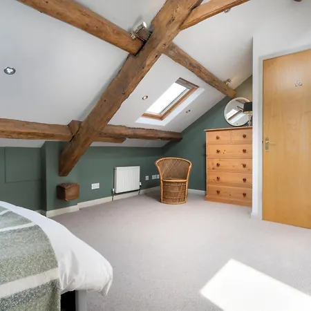 Clare's Near Cartmel - Dog Friendly, Homely, Aga, Log Burners, & Netflix בית נופש Holker