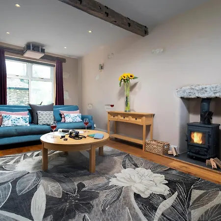 בית נופש Clare's Near Cartmel - Dog Friendly, Homely, Aga, Log Burners, & Netflix