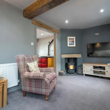 Clare's Near Cartmel - Dog Friendly, Homely, Aga, Log Burners, & Netflix Holker