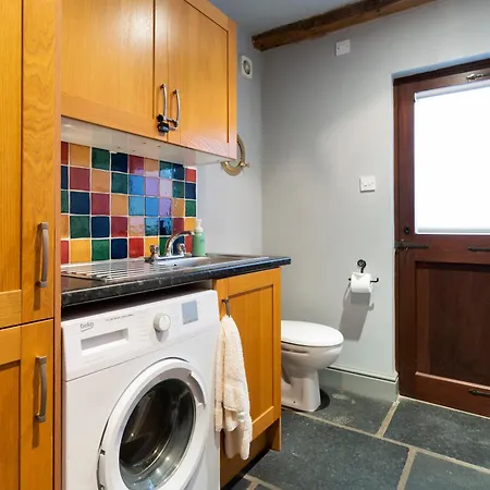 Clare's Near Cartmel - Dog Friendly, Homely, Aga, Log Burners, & Netflix *