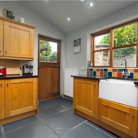 Dom wakacyjny Clare's Near Cartmel - Dog Friendly, Homely, Aga, Log Burners, & Netflix Holker