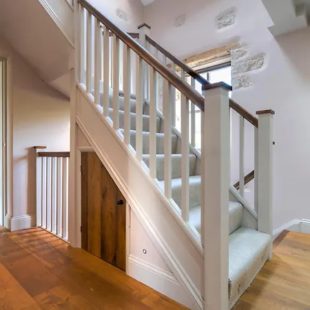 Clare's Near Cartmel - Dog Friendly, Homely, Aga, Log Burners, & Netflix *