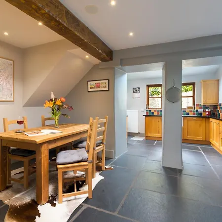 Clare's Near Cartmel - Dog Friendly, Homely, Aga, Log Burners, & Netflix * Holker